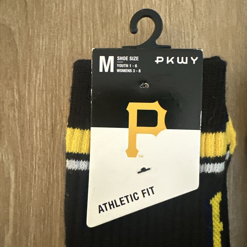 Pittsburgh Pirates Buccos MLB Crew Socks 2 Pr Athletic Fit Med Y1-6,W3-8 NEW - Picture 2 of 4